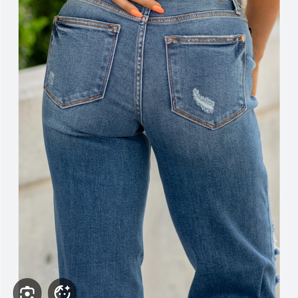 Judy Blue Distressed Boyfriend Jeans in Blue